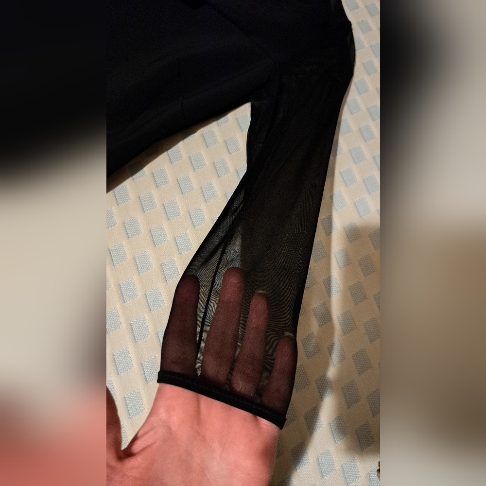 Elegant Black Evening Gown - Picture 6 of 10